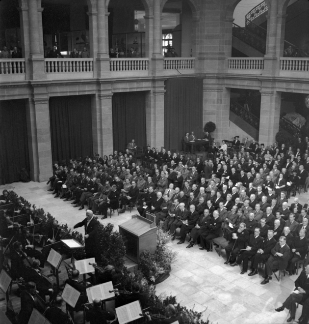 Parlamentarischer Rat, Eröffnungsfeier 1. September 1948, Lichthof Savanne Museum Koenig
