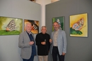 Wolfgang Hürter, Norbert Ulmann und Helmut Stahl (v.l.n.r.) stoßen auf den Erfolg der Ausstellung an