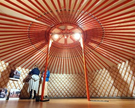 Zelt, Ausstellung Schneeleo