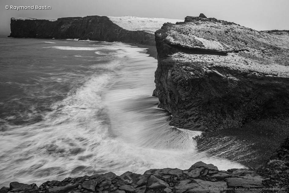 Fels an Wasser in sw