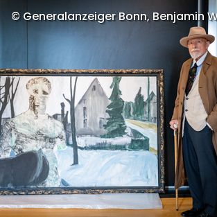 Maler Markus Lüpertz vor Gemälde