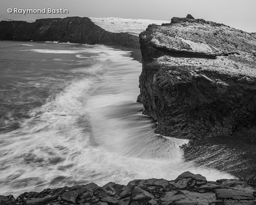 Fels an Wasser in sw