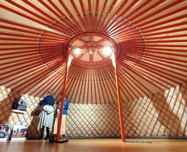 Zelt, Ausstellung Schneeleo