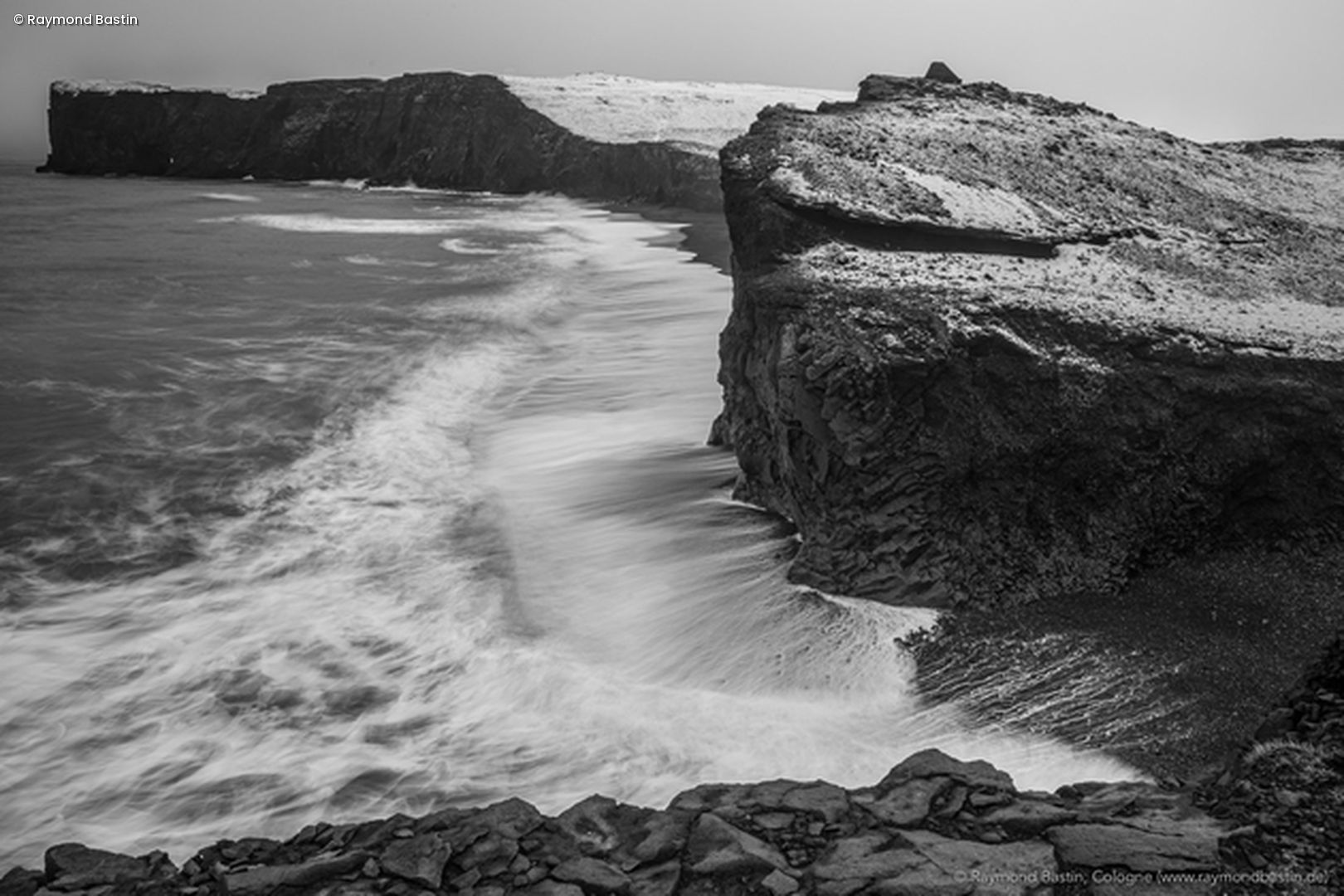 Fels an Wasser in sw