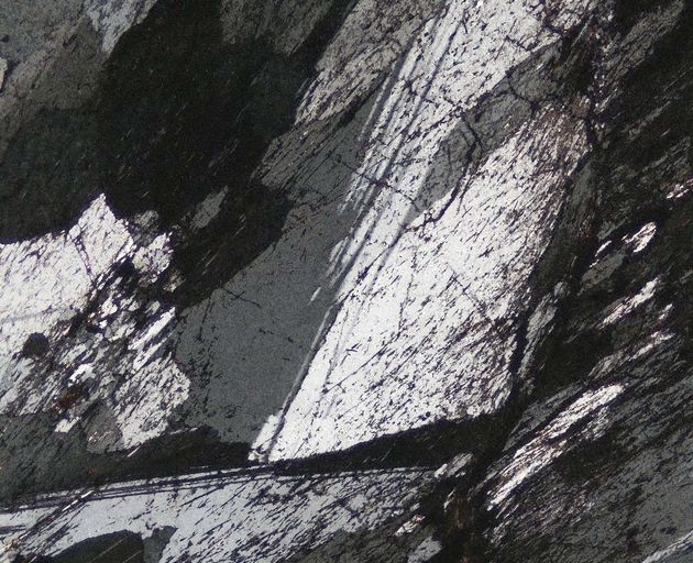 Schwarzes Gestein