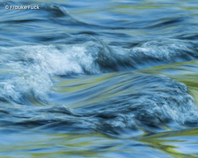 Wellen auf Wasser