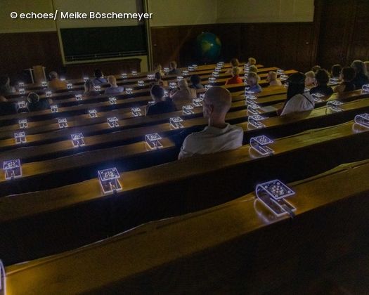 Vorlesungssaal mit Menschen darin